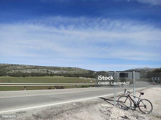 Foto de Bicicleta Na Andaluzia Espanha e mais fotos de stock de Andaluzia - Andaluzia, Azul, Bicicleta