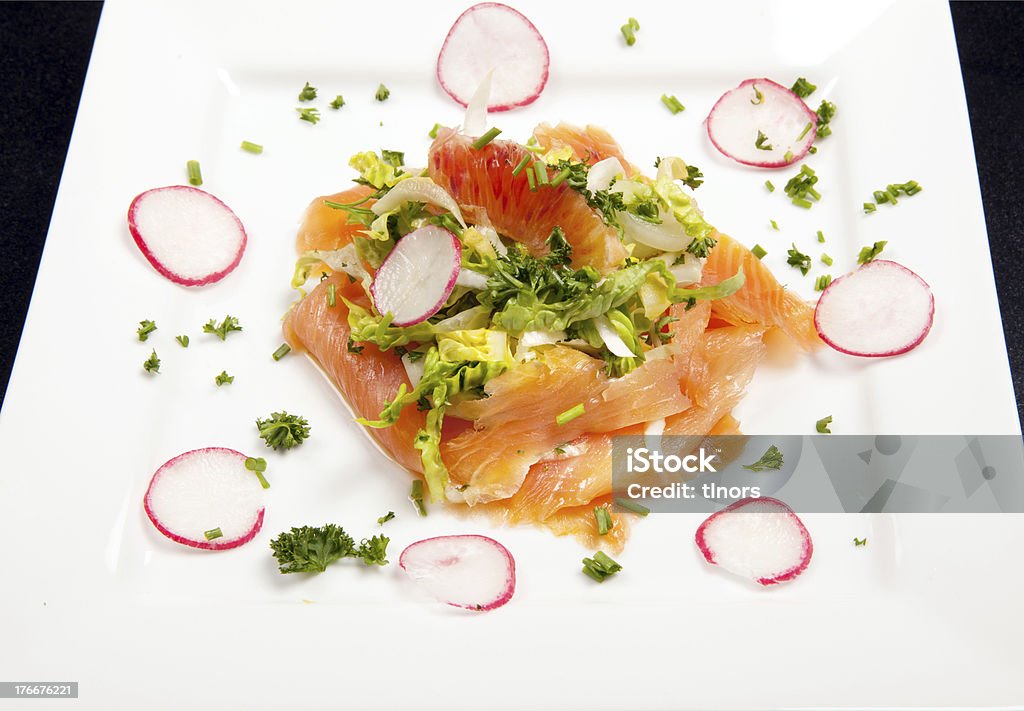 Ensalada de salmón ahumado aperitivos - Foto de stock de Alimento libre de derechos