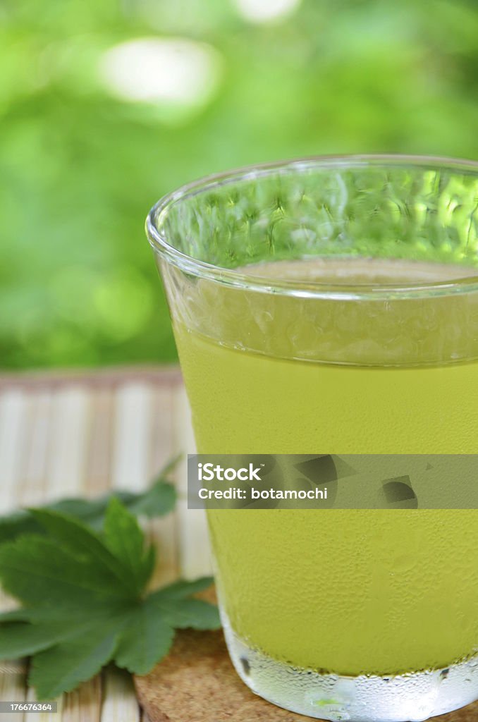 Зеленый чай с Кленовый лист - Стоковые фото Без людей роялти-фри