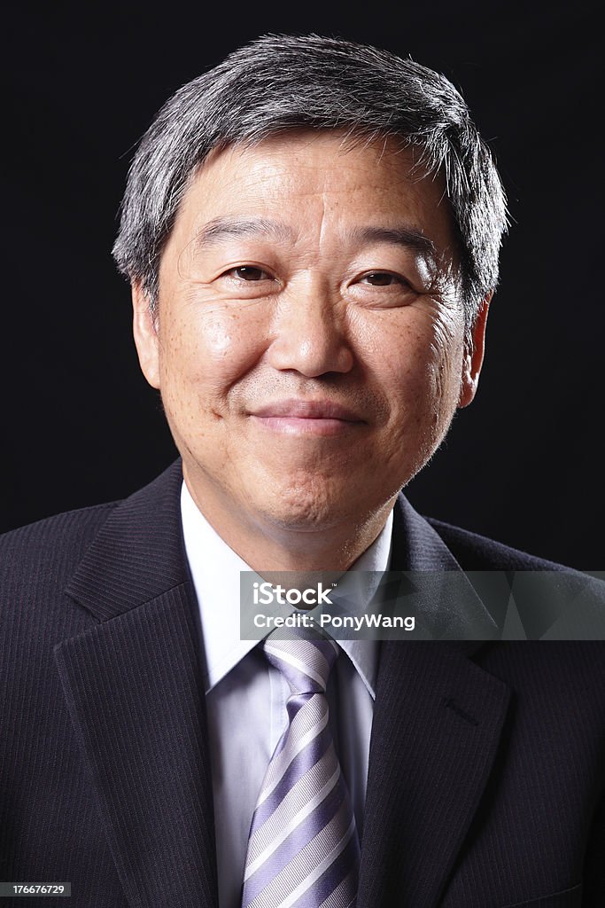 Souriant Homme d'affaires point pour vous - Photo de Japonais libre de droits