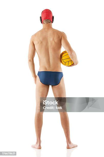 Photo libre de droit de Vue Arrière De Joueuse De Waterpolo banque d'images et plus d'images libres de droit de 18-19 ans - 18-19 ans, Adulte, Ballon de water-polo