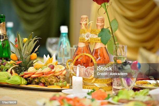 お祝いのテーブル - お祝いのストックフォトや画像を多数ご用意 - お祝い, アルコール飲料, グラス