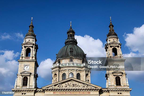 Basílica De Santo Estevão - Fotografias de stock e mais imagens de Ao Ar Livre - Ao Ar Livre, Arquitetura, Azul