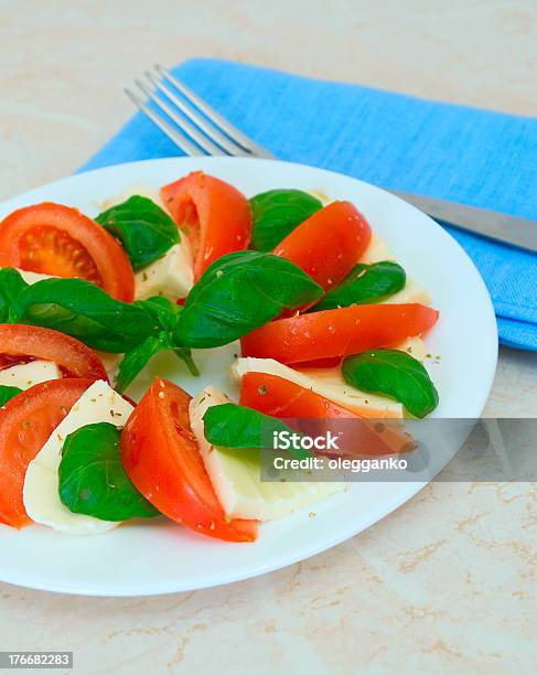 Salada Caprese - Fotografias de stock e mais imagens de Comida - Comida, Cor verde, Fotografia - Imagem