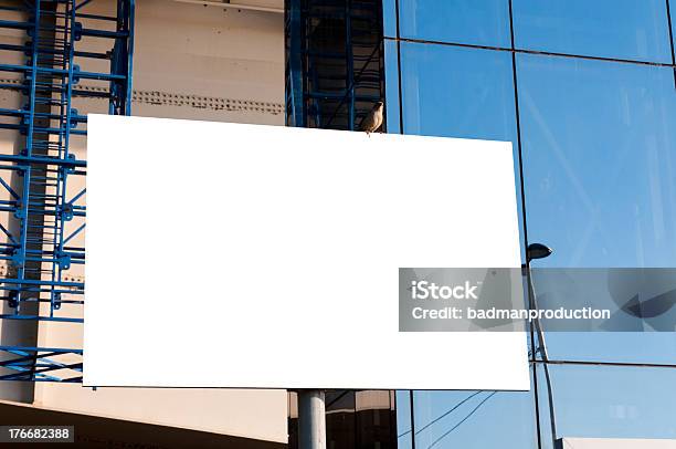 Pusty Billboard - zdjęcia stockowe i więcej obrazów Bez ludzi - Bez ludzi, Biały, Billboard