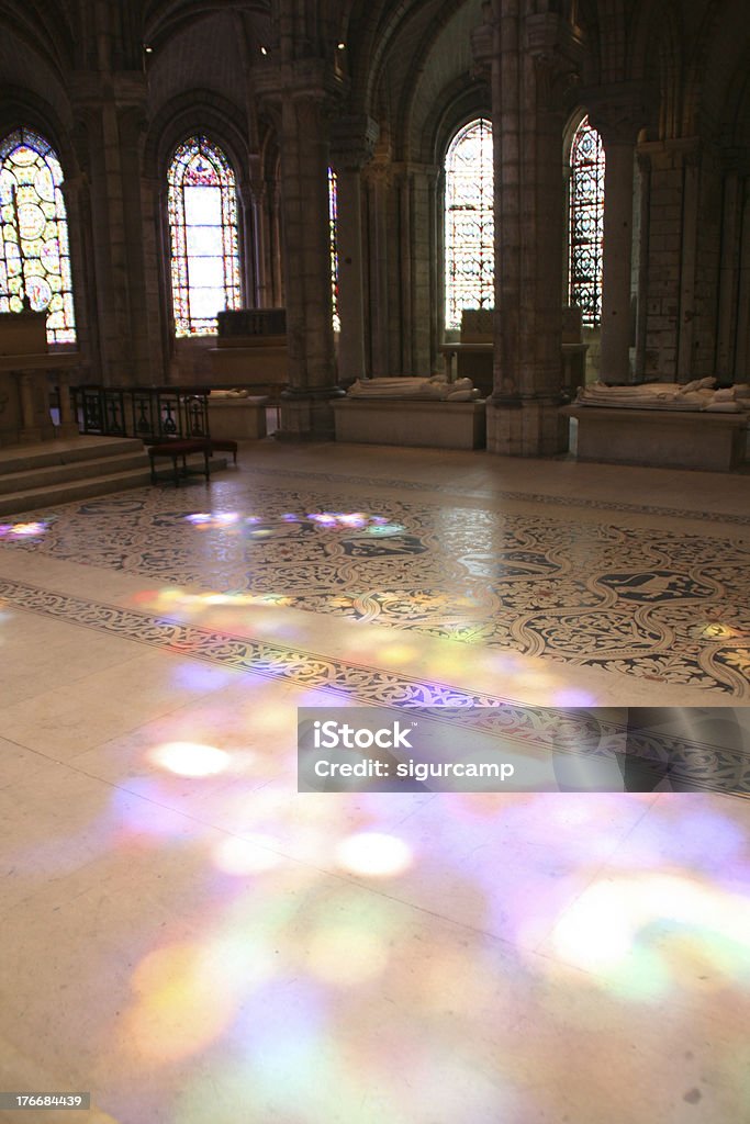 Projeção de luz colorido em Saint Denis Basílica, França - Royalty-free Catedral Foto de stock