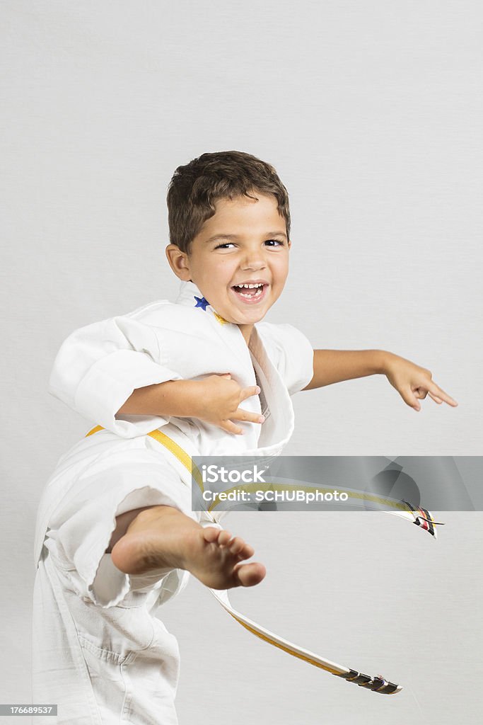 Chłopiec Karate Kick - Zbiór zdjęć royalty-free (Chłopcy)