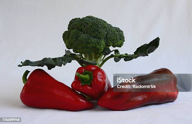 Verduras Foto de stock y más banco de imágenes de Ajo - Ajo, Alimento, Berenjena - Vegetal