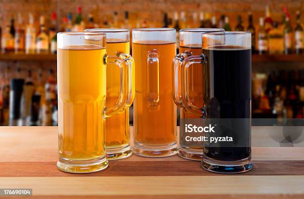 Beer Flight Stockfoto und mehr Bilder von Handwerklich gebrautes Bier - Handwerklich gebrautes Bier, Heißgetränk-Gefäß, Bier