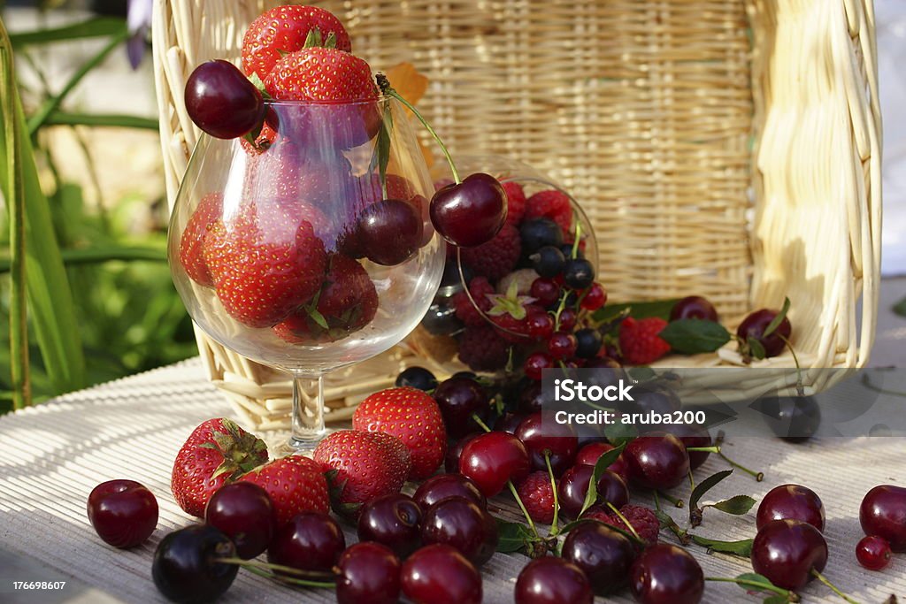 Delicioso Bagas de Verão: Cereja e Framboesa e morango, Uva de Corinto - Royalty-free Alimentação Saudável Foto de stock