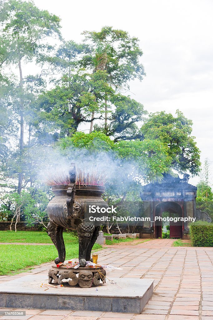 Dos antiguos vietnamita de incienso - Foto de stock de Antiguo libre de derechos