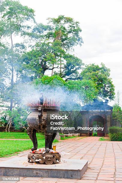 Dos Antiguos Vietnamita De Incienso Foto de stock y más banco de imágenes de Antiguo - Antiguo, Asia, Asia Sudoriental