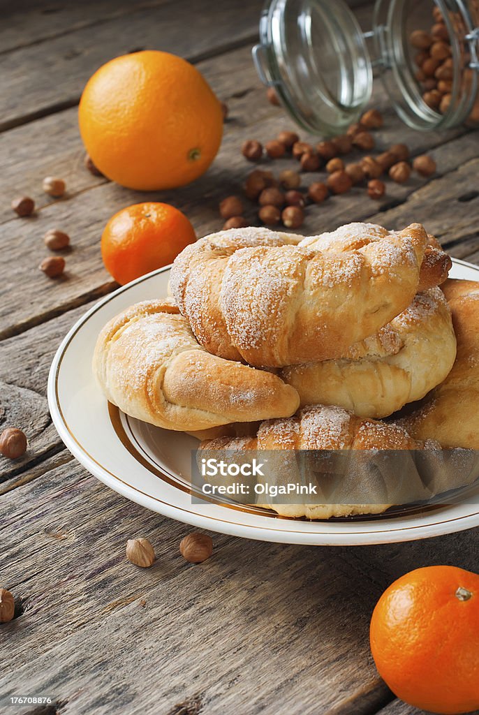 Croissant di zucchero e Tangerines - Foto stock royalty-free di Ambientazione interna