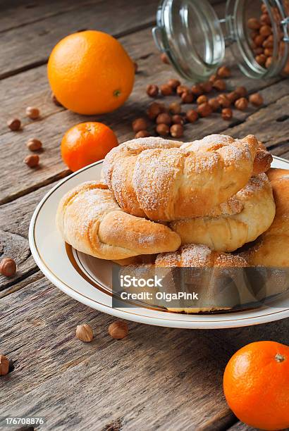 Croissant Di Zucchero E Tangerines - Fotografie stock e altre immagini di Ambientazione interna - Ambientazione interna, Arancia, Canna da zucchero