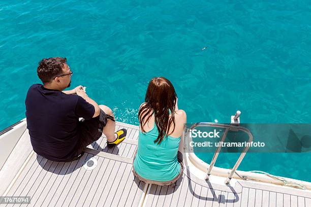 Photo libre de droit de La Pêche En Mer Dun Bleu Magnifique banque d'images et plus d'images libres de droit de Deux personnes - Deux personnes, Hommes, Mer