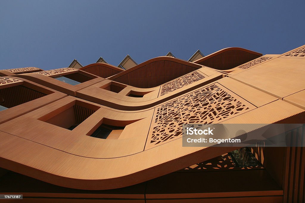 Специальные вставки фасад в городе квартира компании Masdar - Стоковые фото Абу-Даби роялти-фри