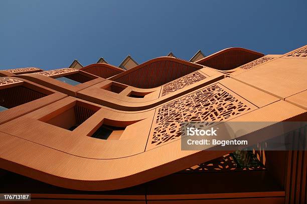 Специальные Вставки Фасад В Городе Квартира Компании Masdar — стоковые фотографии и другие картинки Абу-Даби