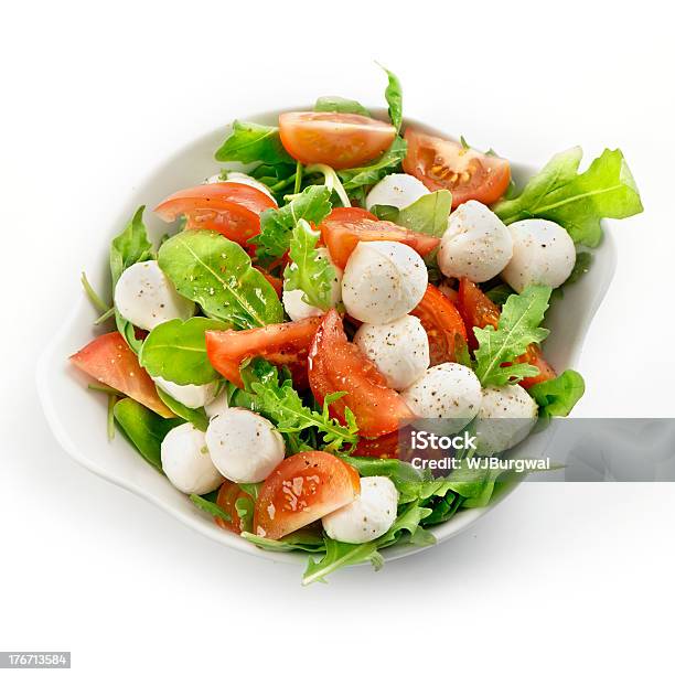 Rucola Saudável Salada Fresca Com Mozarela E Fatias De Tomate - Fotografias de stock e mais imagens de Alface