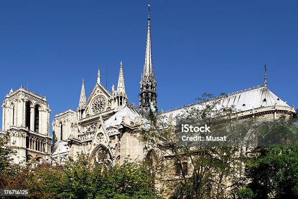 Foto de Notre Dame De Paris França e mais fotos de stock de Arcaico - Arcaico, Arquitetura, Azul