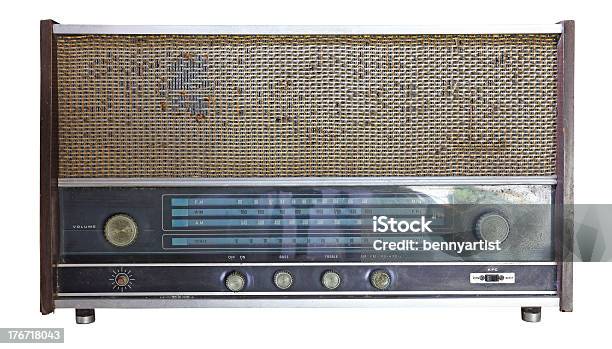 Vintage Radio Isolato Su Sfondo Bianco Percorso Clip - Fotografie stock e altre immagini di Altoparlante - Hardware audio