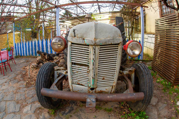 alter traktor aus der türkei - antique obsolete old fashioned old stock-fotos und bilder