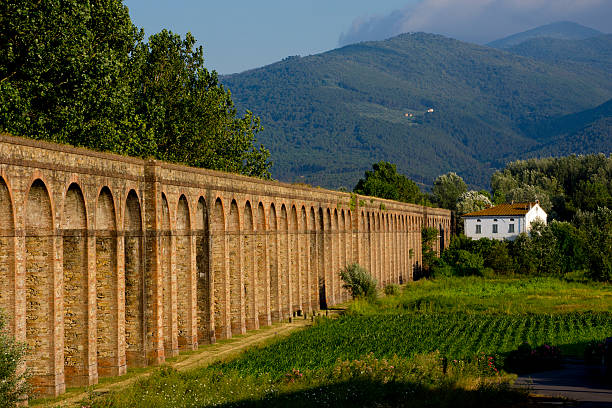 Aqueducts em Lucca - fotografia de stock