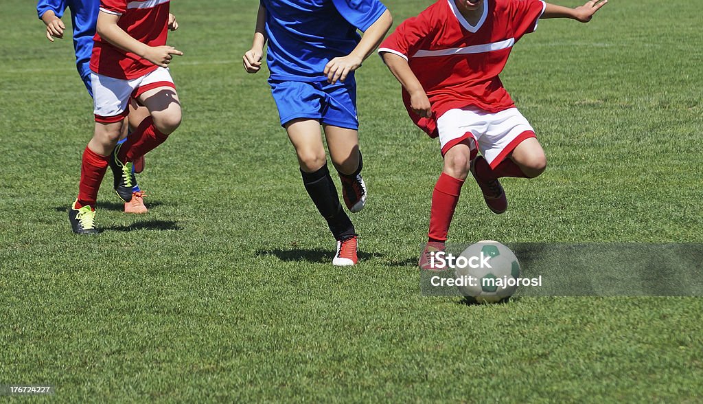 kid match de football - Photo de Enfant libre de droits