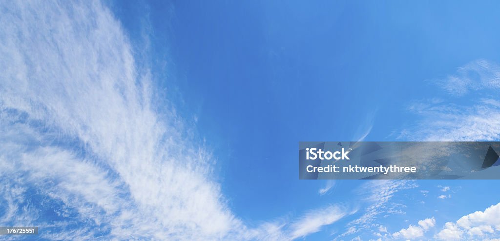 Fantastico cielo blu - Foto stock royalty-free di A bioccoli