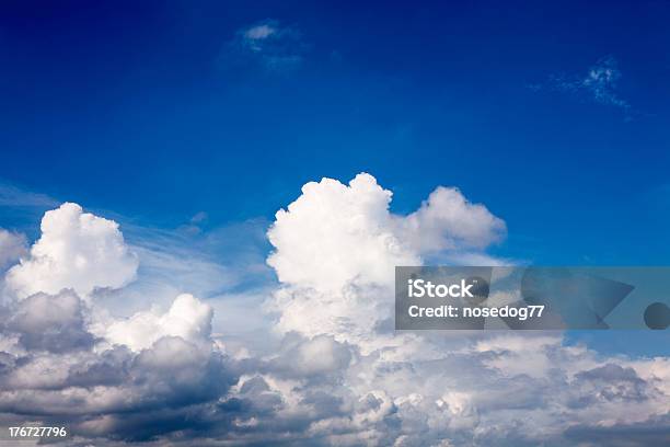 Photo libre de droit de Nuages banque d'images et plus d'images libres de droit de Beauté de la nature - Beauté de la nature, Blanc, Bleu