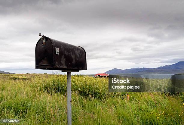 Postbox На Hvalfjörður Кит Фиорд В Западной Исландия — стоковые фотографии и другие картинки Море