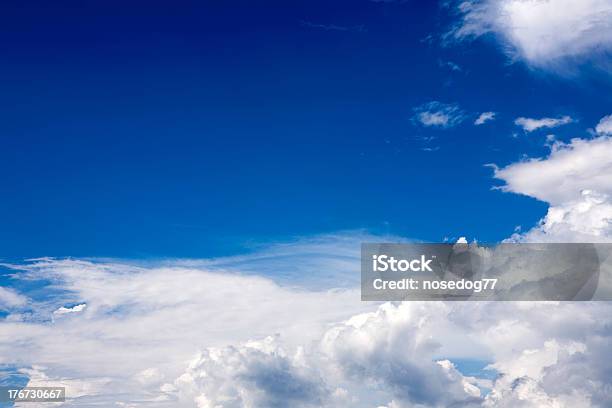Nuvole - Fotografie stock e altre immagini di Ambientazione esterna - Ambientazione esterna, Ambientazione tranquilla, Bellezza naturale