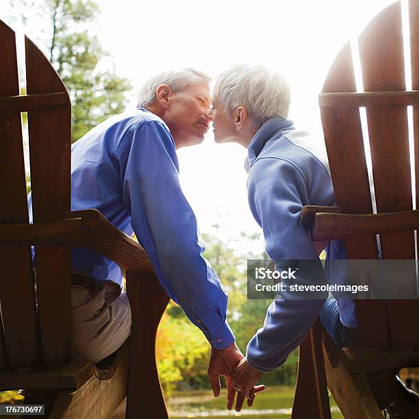 Coppia - Fotografie stock e altre immagini di Adulto - Adulto, Adulto in età matura, Allegro