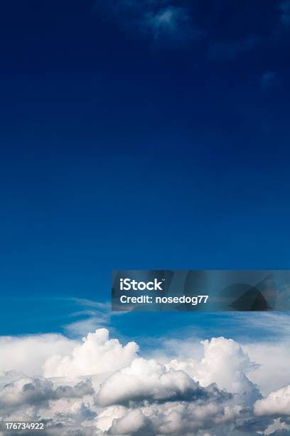 Wolken Stockfoto und mehr Bilder von Bedeckter Himmel - Bedeckter Himmel, Bildhintergrund, Blau