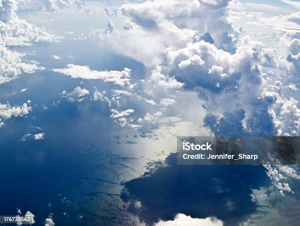 雲の上からの - ふわふわのストックフォトや画像を多数ご用意 - ふわふわ, まぶしい, カラー画像
