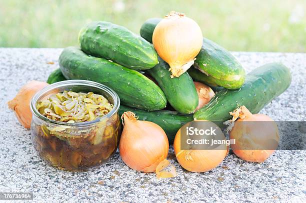 Caseras Pepino Pickle Foto de stock y más banco de imágenes de Aire libre - Aire libre, Alimento, Alimento conservado