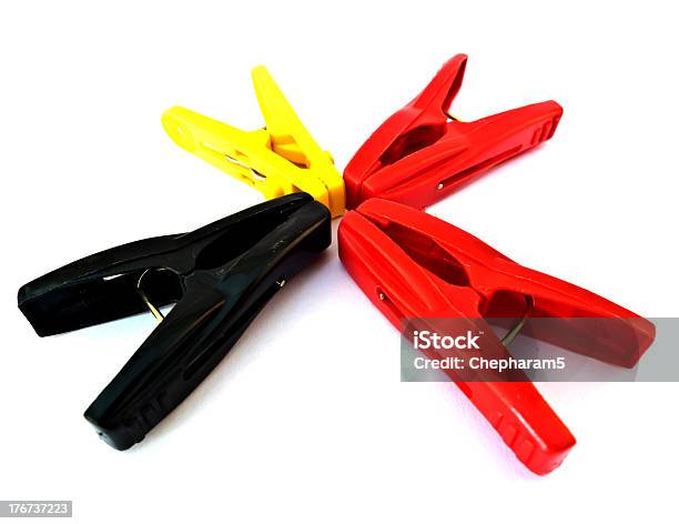 Foto de Clothespin2 e mais fotos de stock de Agarrar - Agarrar, Amarelo, Branco