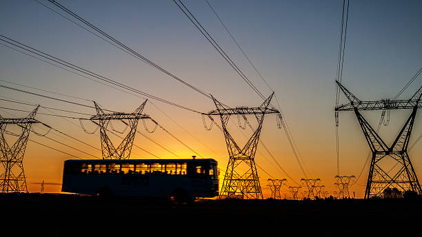 linhas de energia - autocarro elétrico - fotografias e filmes do acervo