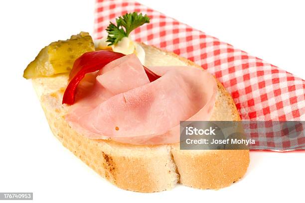 Foto de Sanduíche Aberto Com Presunto E Ovo e mais fotos de stock de Queijo Defumado - Queijo Defumado, Almoço, Antepasto