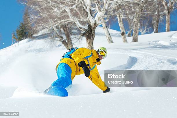 Photo libre de droit de Faire Du Snowboard banque d'images et plus d'images libres de droit de Activité - Activité, Adulte, Alpes européennes
