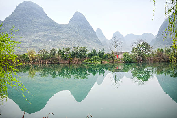 rio yulong - bridge beauty in nature travel destinations yangshuo - fotografias e filmes do acervo