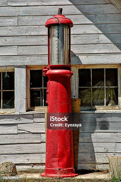 Bomba De Gás - Fotografias de stock e mais imagens de Antiguidade - Antiguidade, Bomba de Combustível, Branco