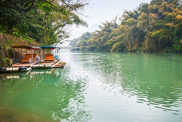 xingping rio da cidade antiga - bridge beauty in nature travel destinations yangshuo - fotografias e filmes do acervo