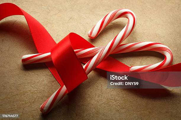 Doce Muletas - Fotografias de stock e mais imagens de Bengala - Bastão de Açúcar - Bengala - Bastão de Açúcar, Decoração de Natal, Doce