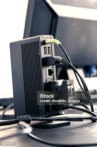 Pc Connection - Fotografie stock e altre immagini di Cavo USB - Cavo USB, Cavo del computer, Composizione verticale