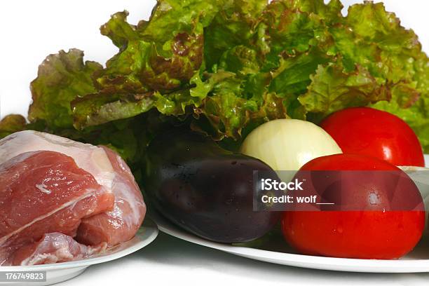 Vida De Verduras Y Carne Para Cocinar Foto de stock y más banco de imágenes de Alimento - Alimento, Berenjena - Vegetal, Bistec