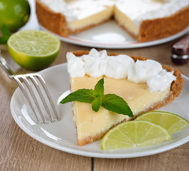 key lime pie - key lime pie dessert pie pastry stock-fotos und bilder