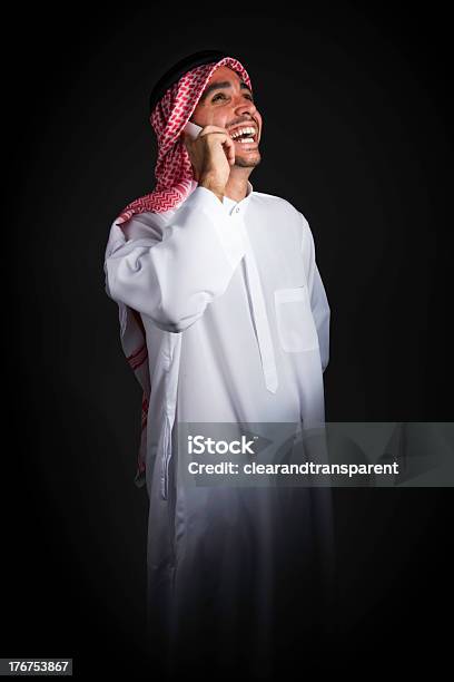 Arabski Mężczyzna Na Telefon - zdjęcia stockowe i więcej obrazów Arabia - Arabia, Arabia Saudyjska, Biały