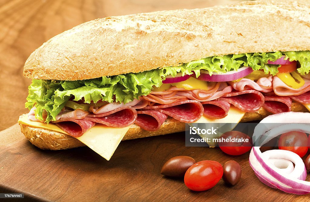 Sandwich z bagietki - Zbiór zdjęć royalty-free (Sandwich z bagietki)