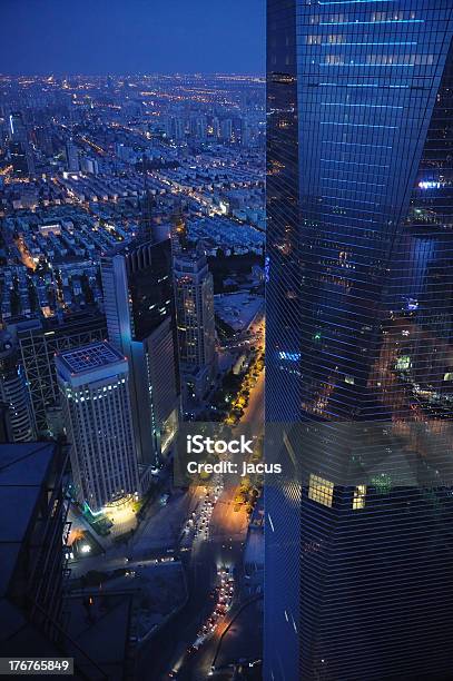 Centro Financeiro De Xangai - Fotografias de stock e mais imagens de Alto - Descrição Física - Alto - Descrição Física, Anoitecer, Ao Ar Livre