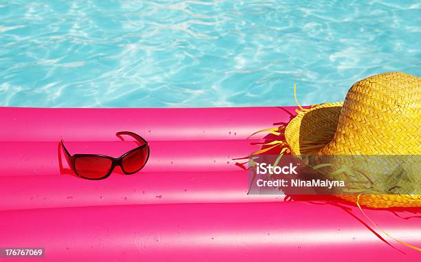 Foto de Equipamento De Férias e mais fotos de stock de Colchão de ar - Colchão de ar, Piscina, Amarelo